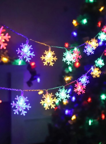Jõuluteemalised värvilised lumehelbed 20 LED (laos)